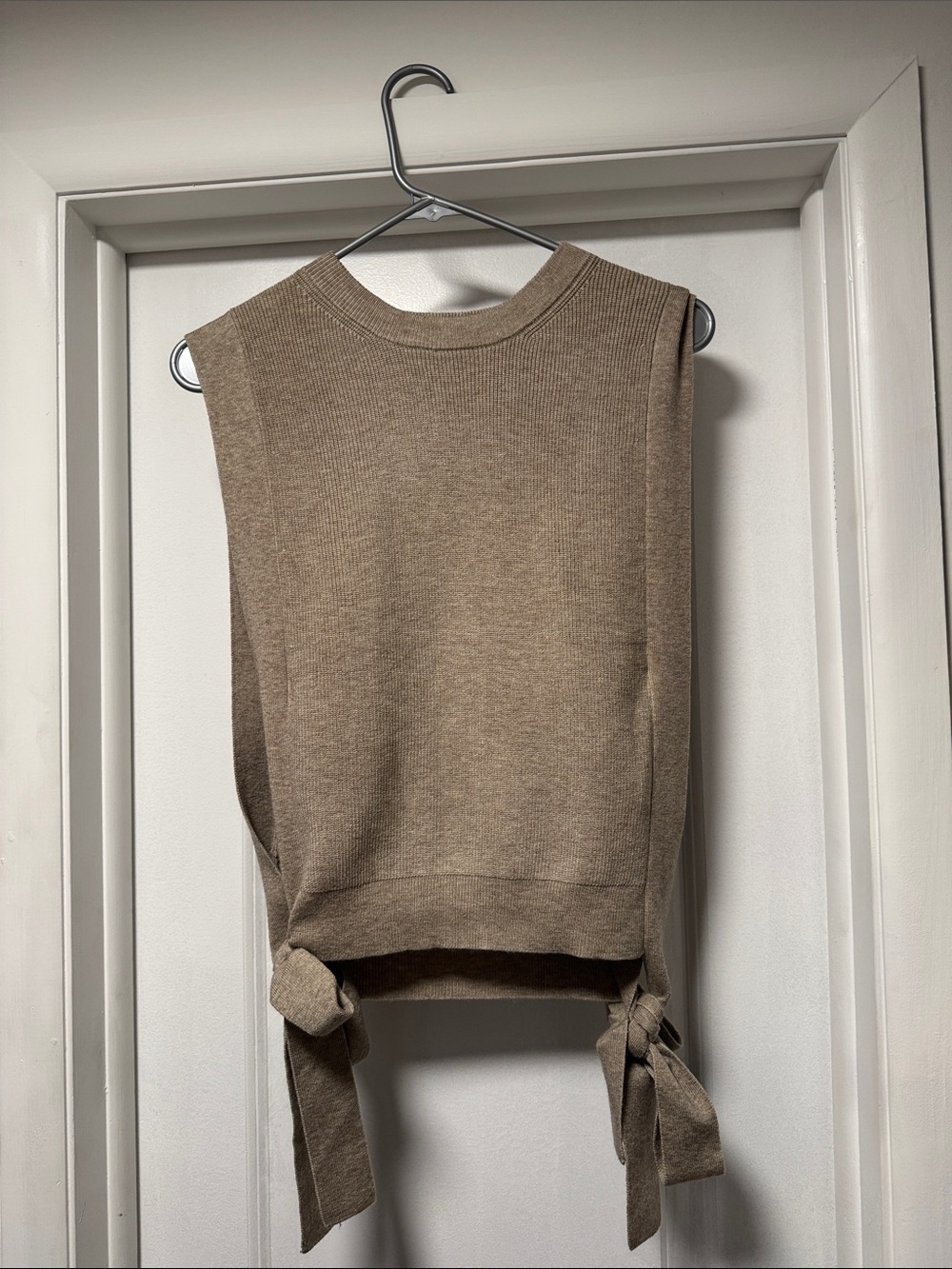 Sleeveless Knit Tie-Hem Top - Brown